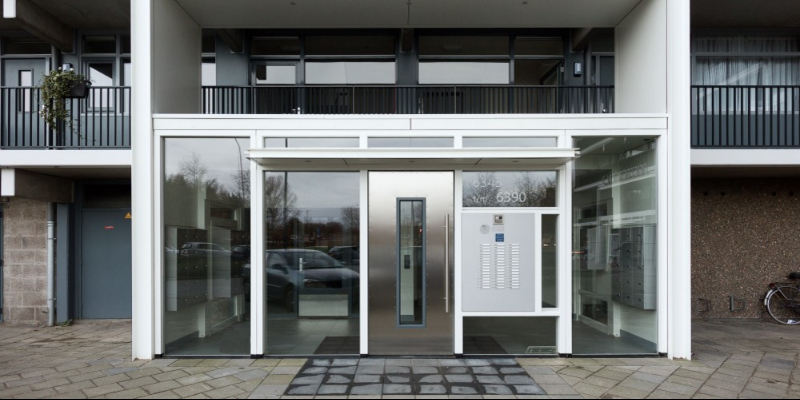 Entreedeur voor gebouwcomplexen